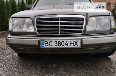 Седан Mercedes-Benz E-Class 1990 в Львове