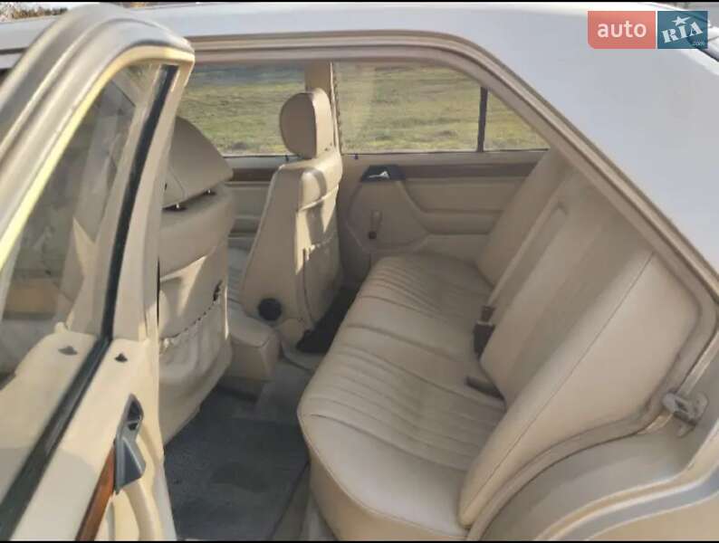 Седан Mercedes-Benz E-Class 1987 в Маневичах фото 4 Седан Mercedes-Benz E-Class 1987 в Маневичах