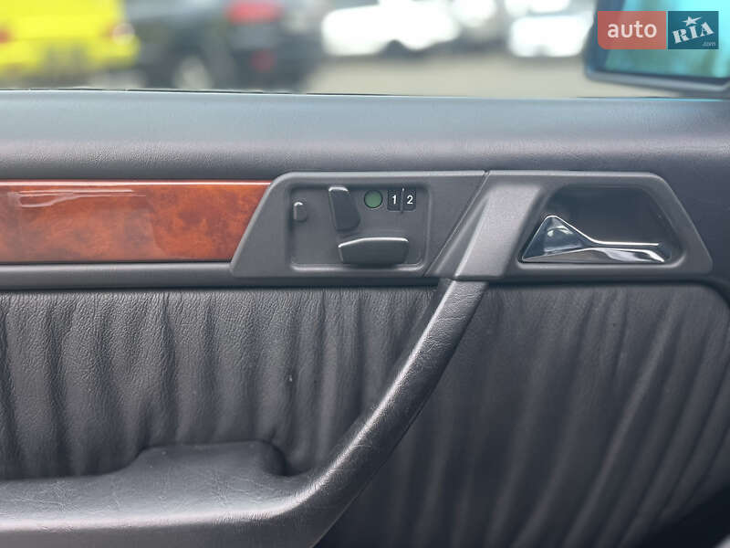 Седан Mercedes-Benz E-Class 1994 в Киеве