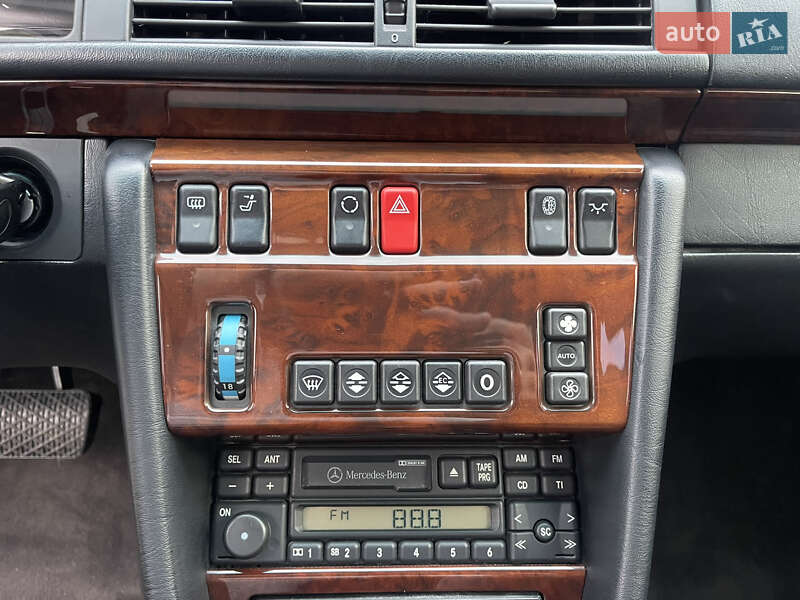 Седан Mercedes-Benz E-Class 1994 в Киеве