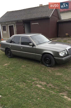 Седан Mercedes-Benz E-Class 1992 в Чернівцях