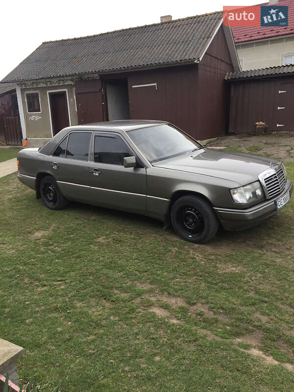 Седан Mercedes-Benz E-Class 1992 в Черновцах