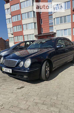 Седан Mercedes-Benz E-Class 1999 в Вараше