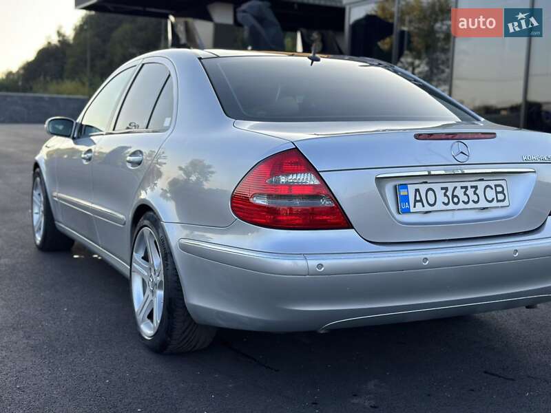 Седан Mercedes-Benz E-Class 2004 в Виноградове