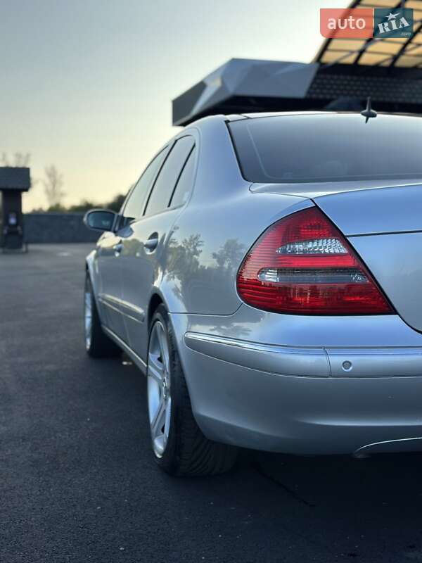 Седан Mercedes-Benz E-Class 2004 в Виноградове