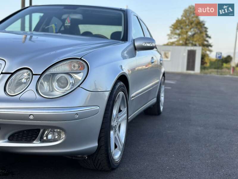 Седан Mercedes-Benz E-Class 2004 в Виноградове