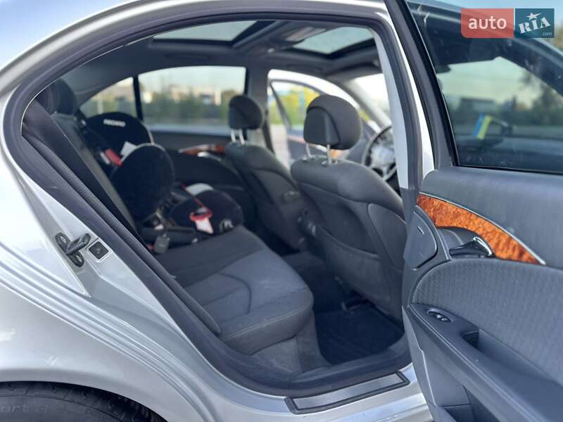 Седан Mercedes-Benz E-Class 2004 в Виноградове