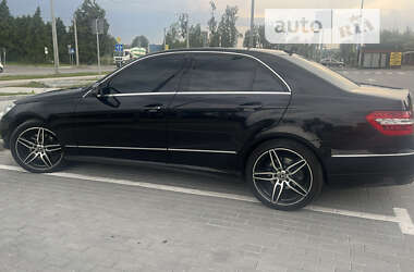 Седан Mercedes-Benz E-Class 2010 в Львове