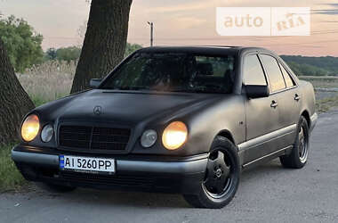 Седан Mercedes-Benz E-Class 1995 в Києві