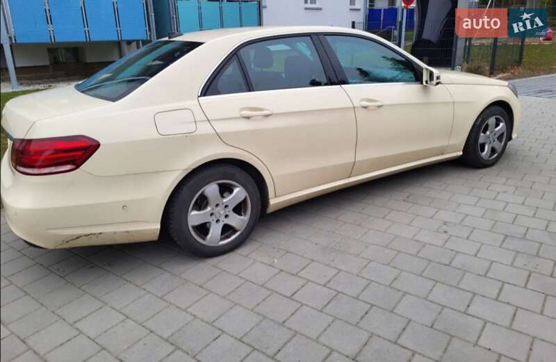 Седан Mercedes-Benz E-Class 2014 в Чернівцях