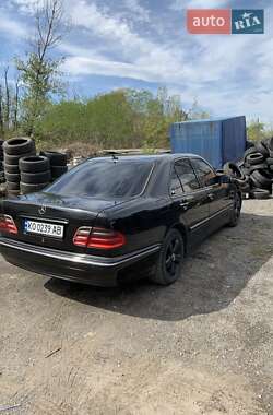 Седан Mercedes-Benz E-Class 2000 в Хусте