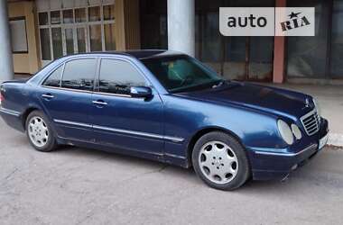 Седан Mercedes-Benz E-Class 2000 в Умані