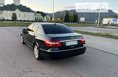 Седан Mercedes-Benz E-Class 2010 в Хусте