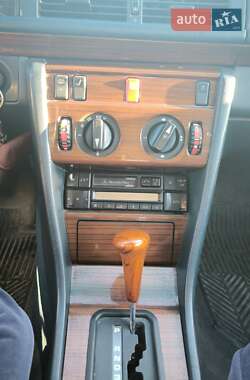 Седан Mercedes-Benz E-Class 1991 в 