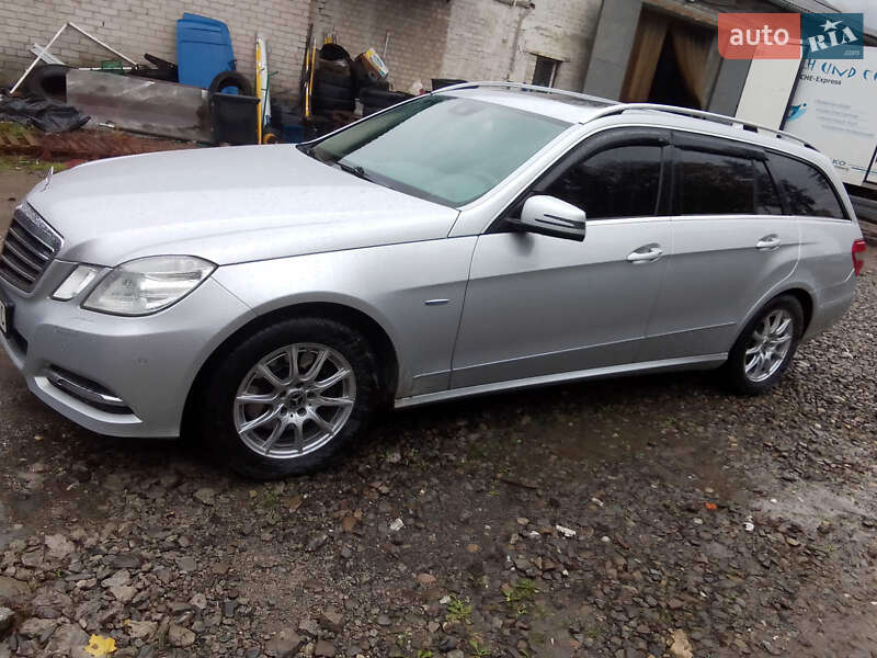 Универсал Mercedes-Benz E-Class 2010 в Рахове