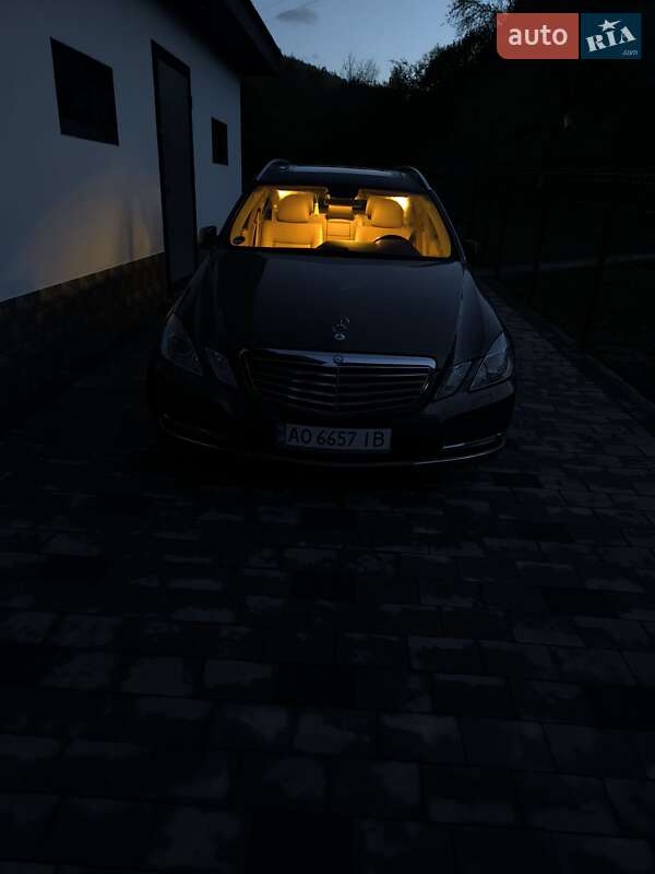 Універсал Mercedes-Benz E-Class 2012 в Сваляві