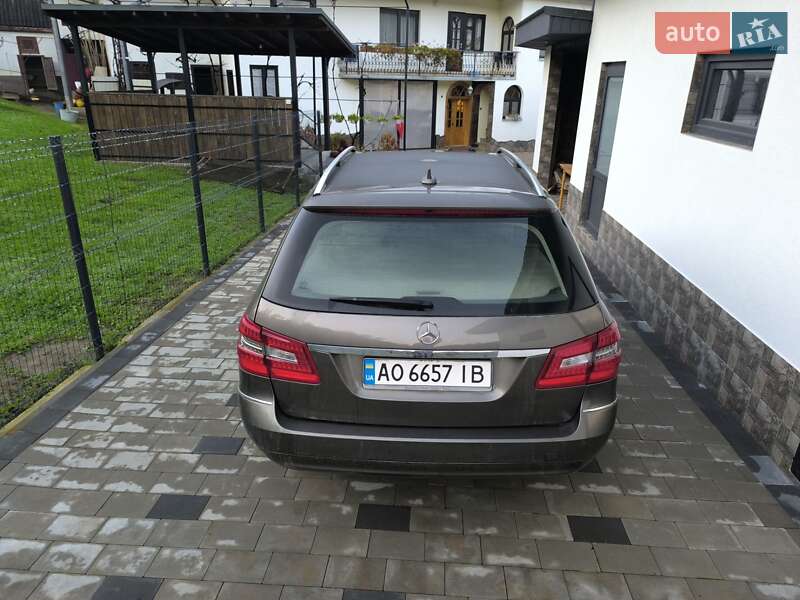 Універсал Mercedes-Benz E-Class 2012 в Сваляві