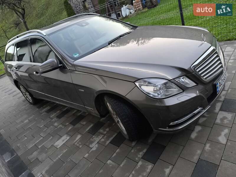 Універсал Mercedes-Benz E-Class 2012 в Сваляві