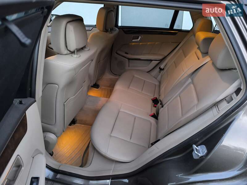 Універсал Mercedes-Benz E-Class 2012 в Сваляві