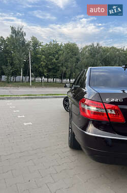 Седан Mercedes-Benz E-Class 2010 в 