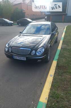 Седан Mercedes-Benz E-Class 2004 в Києві