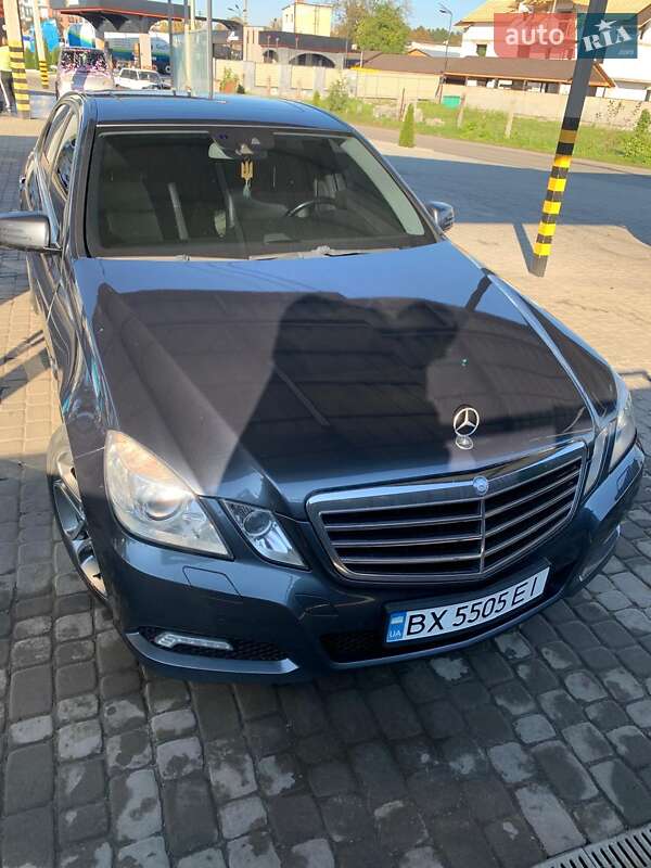 Седан Mercedes-Benz E-Class 2009 в Староконстантинове