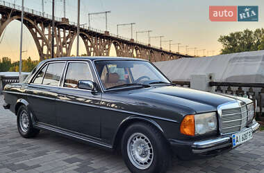 Седан Mercedes-Benz E-Class 1979 в Дніпрі