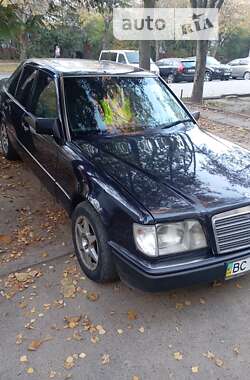 Седан Mercedes-Benz E-Class 1993 в Львове