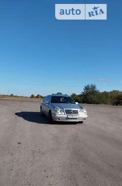 Седан Mercedes-Benz E-Class 1998 в Краснограді