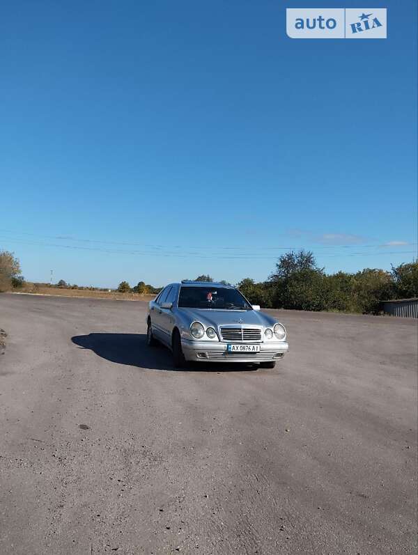 Седан Mercedes-Benz E-Class 1998 в Краснограді