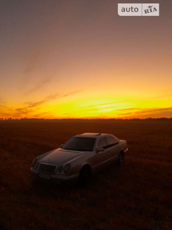 Седан Mercedes-Benz E-Class 1998 в Краснограді