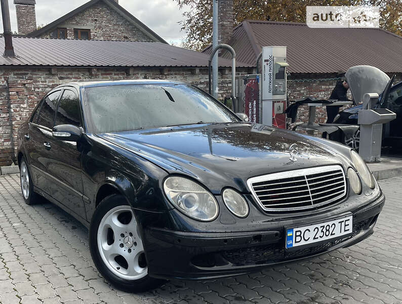 Седан Mercedes-Benz E-Class 2004 в Львове