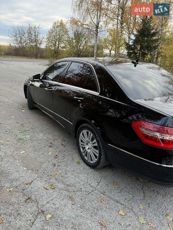 Седан Mercedes-Benz E-Class 2011 в Кельменцах