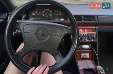 Седан Mercedes-Benz E-Class 1994 в Тростянці