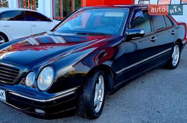 Седан Mercedes-Benz E-Class 2000 в Днепре