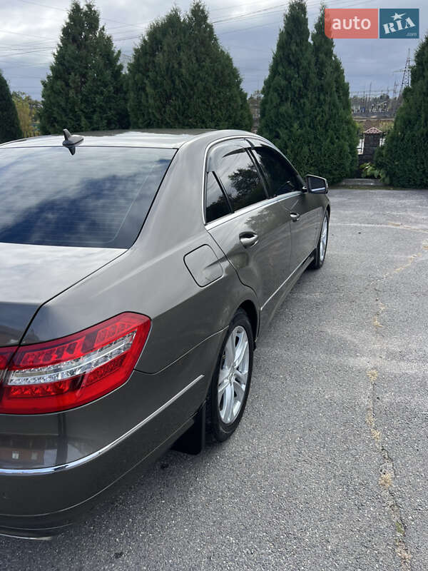 Седан Mercedes-Benz E-Class 2012 в Кропивницькому