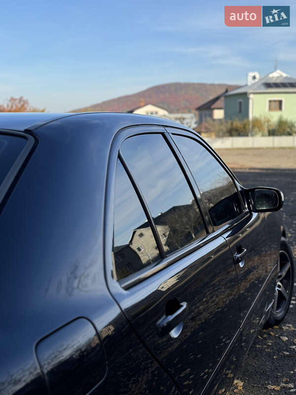 Седан Mercedes-Benz E-Class 2002 в Чернівцях