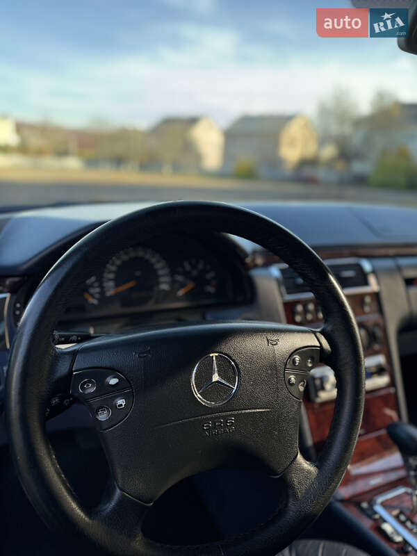 Седан Mercedes-Benz E-Class 2002 в Чернівцях