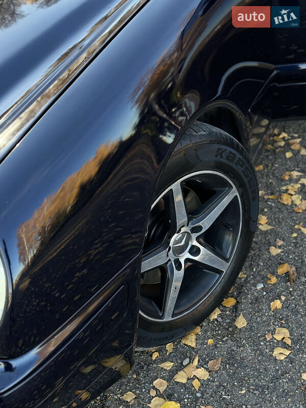 Седан Mercedes-Benz E-Class 2002 в Чернівцях