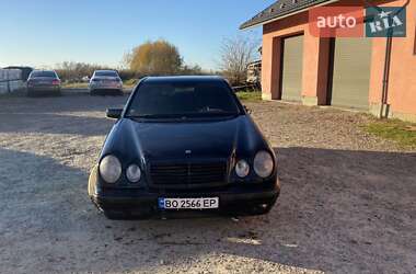 Седан Mercedes-Benz E-Class 1999 в Комарному