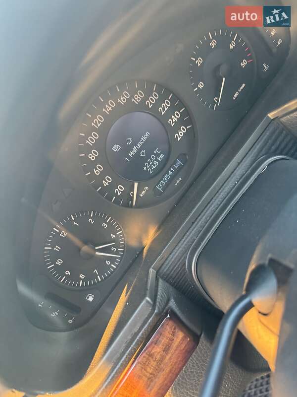 Седан Mercedes-Benz E-Class 2002 в Черновцах