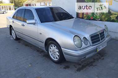 Седан Mercedes-Benz E-Class 1999 в Арцизові