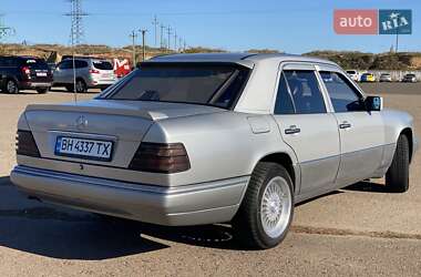Седан Mercedes-Benz E-Class 1987 в 