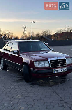 Седан Mercedes-Benz E-Class 1988 в Долині