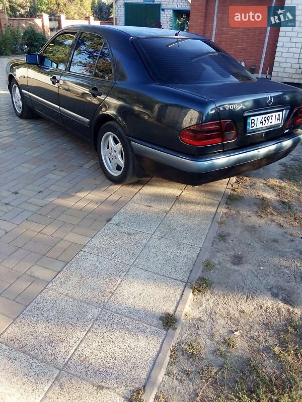 Седан Mercedes-Benz E-Class 1999 в Лубнах