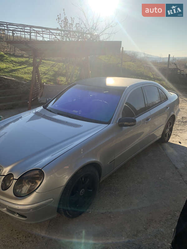 Седан Mercedes-Benz E-Class 2003 в Виноградове
