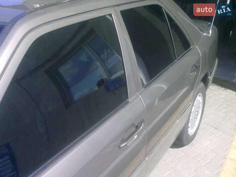 Седан Mercedes-Benz E-Class 1994 в Миколаєві