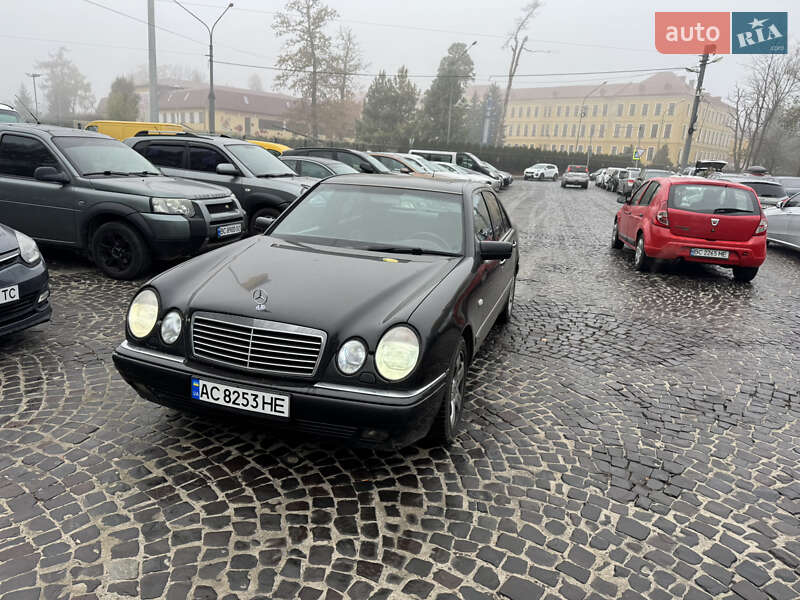 Седан Mercedes-Benz E-Class 1998 в Львове