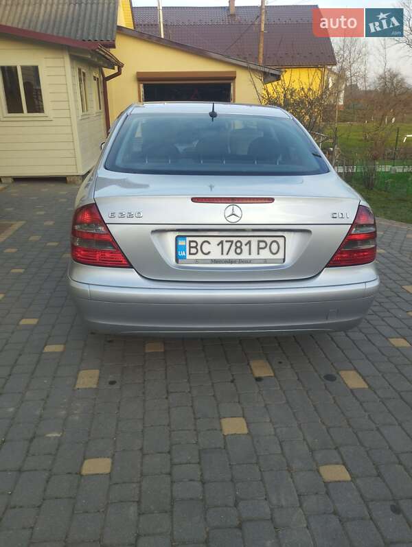 Седан Mercedes-Benz E-Class 2004 в Хырове