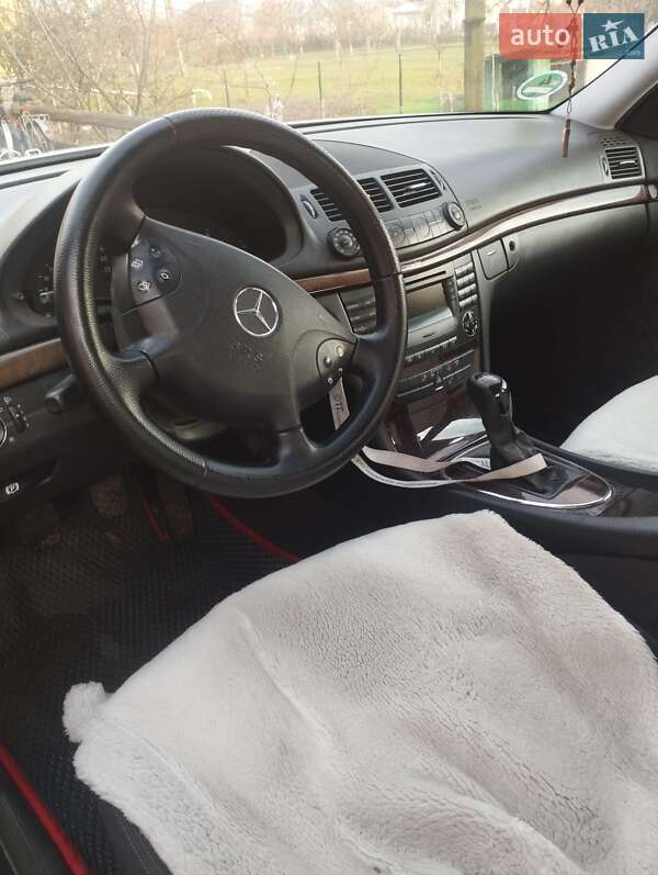 Седан Mercedes-Benz E-Class 2004 в Хырове